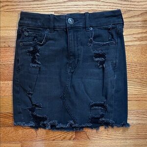 American Eagle Distressed Edgy Washed Black Jean Skirt Women’s 4